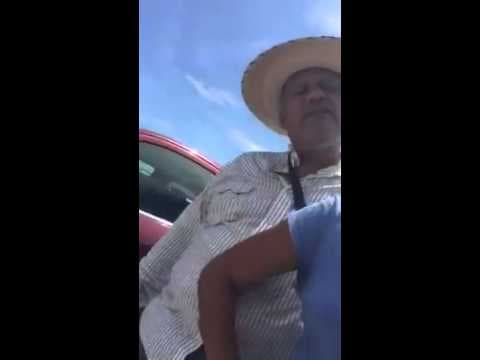 Borracho discapacitado mental insulta y patea a mujer