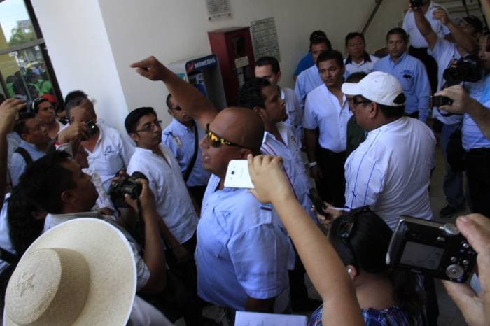 Votan operadores de Autocar para elegir sindicato