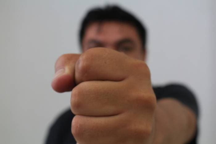 Ayudan con terapia a personas que ejercen violencia