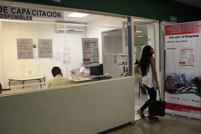 Ofrecen más de 400 vacantes en feria del empleo