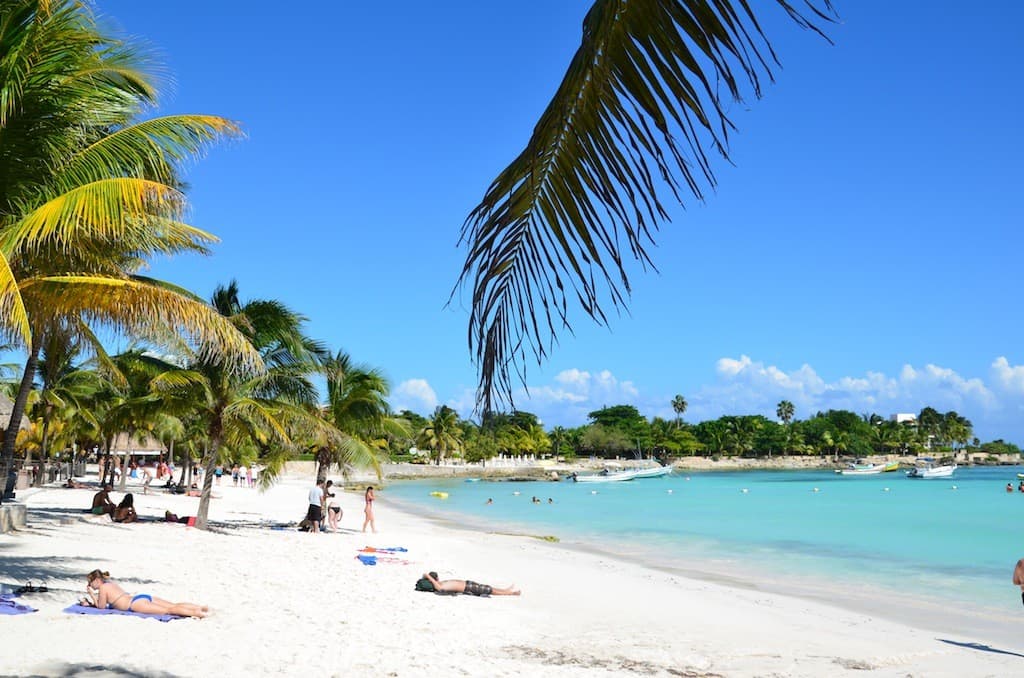 Akumal, botín de políticos en Tulum