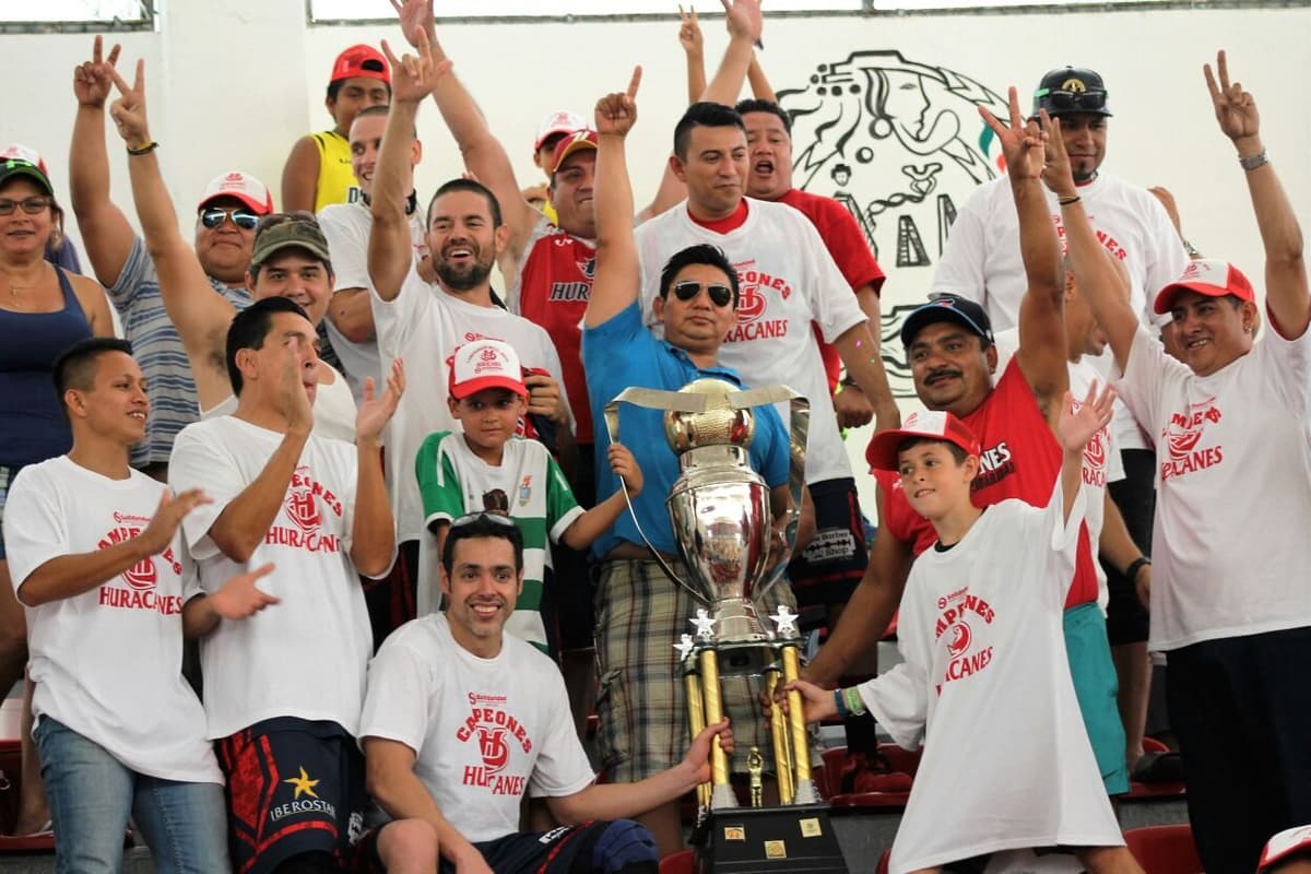 HURACANES DE PLAYA DEL CARMEN A UN TRIUNFO DEL CAMPEONATO.