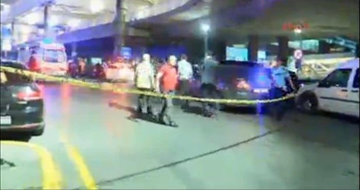 Dos explosiones en el aeropuerto de Estambul, Turquía, dejan al menos 10 muertos y varios heridos