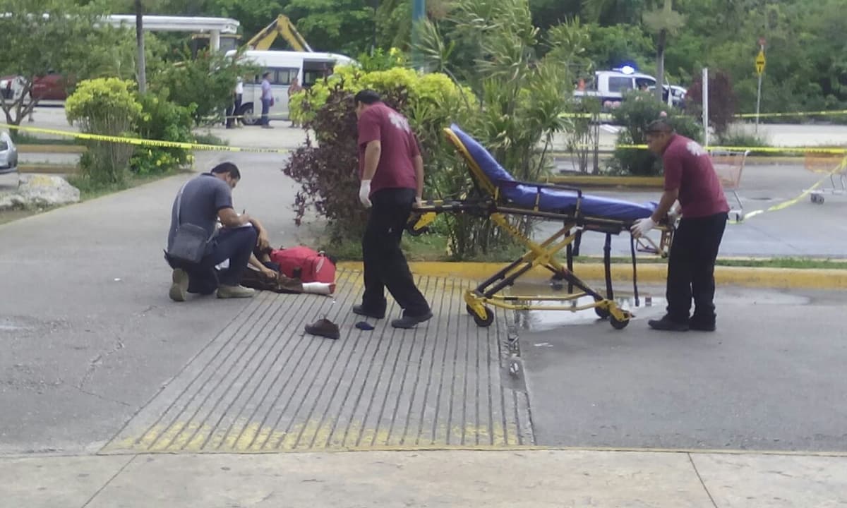 Balacera en Plaza las Américas: tres heridos
