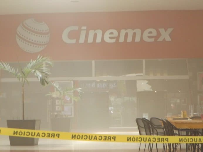 Se incendia Cinemex de Centro Maya