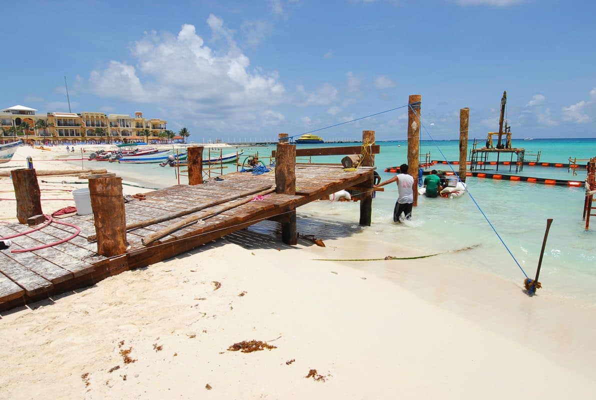 Muelle rústico representa riesgo para bañistas