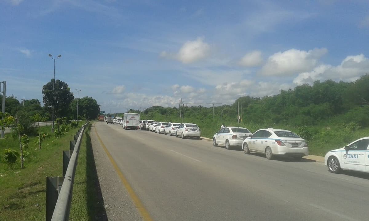Manifestación masiva en Quintana Roo contra UBER
