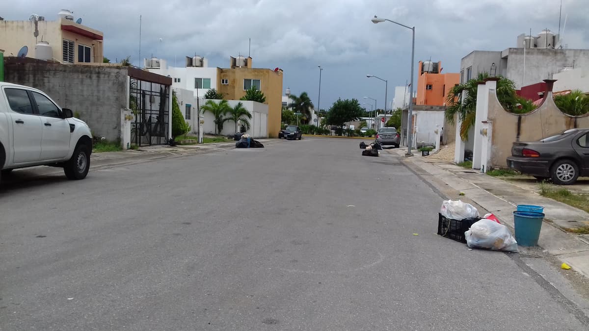 Falsos recolectores cobran y no se llevan la basura en Playa del Carmen