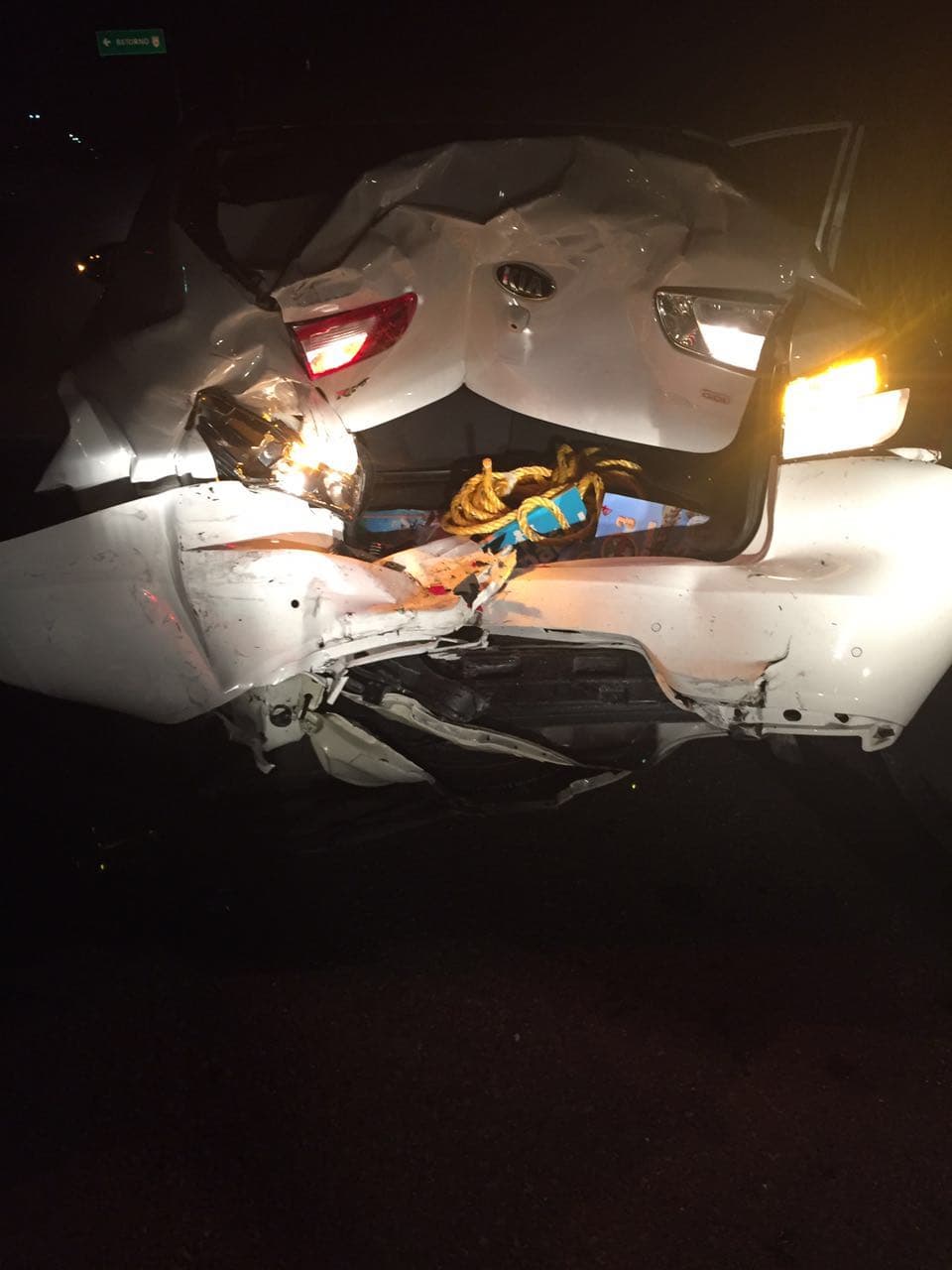 Choca van de Playa Express y abandona heridos en hospital