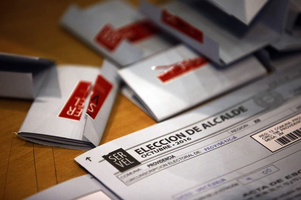 Tras 50 % de recuento, oposición arrebata municipios emblemáticos en Chile