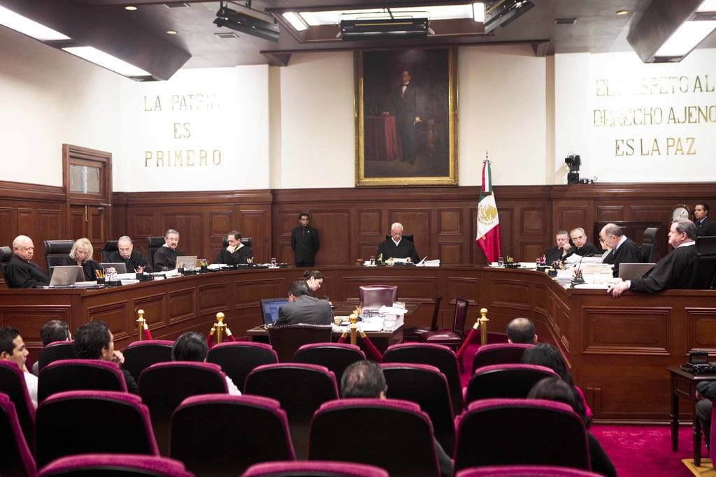 Apellido materno puede ir primero