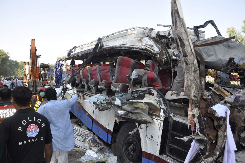 Choque de autobuses deja 29 muertos en Pakistán