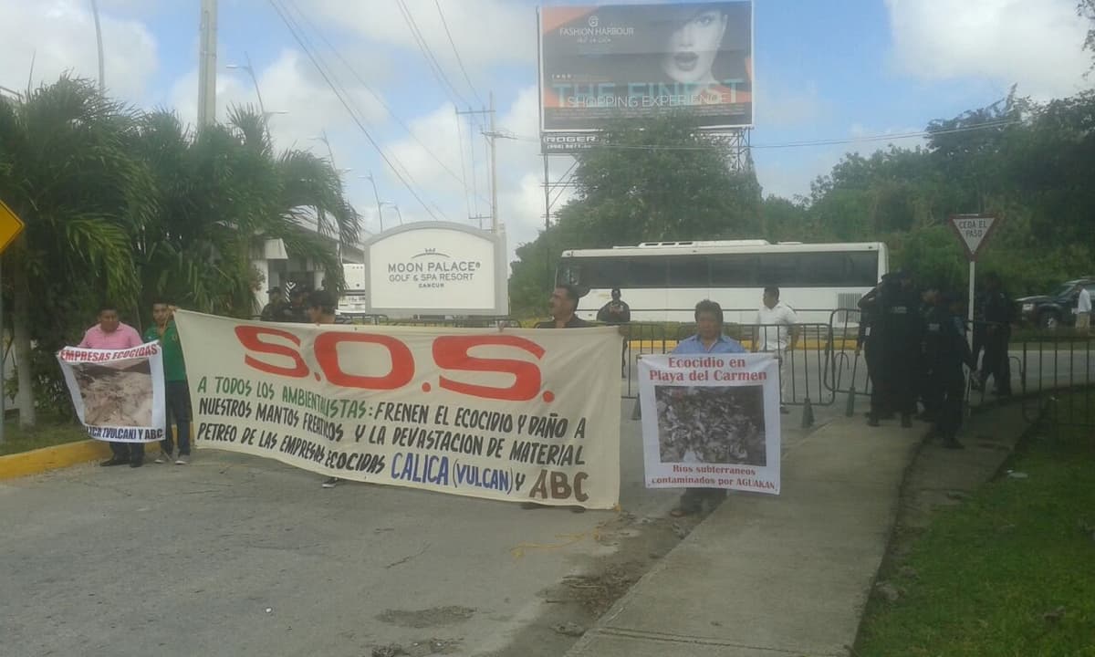 Protesta Chano en la COP13 contra empresas ecocidas