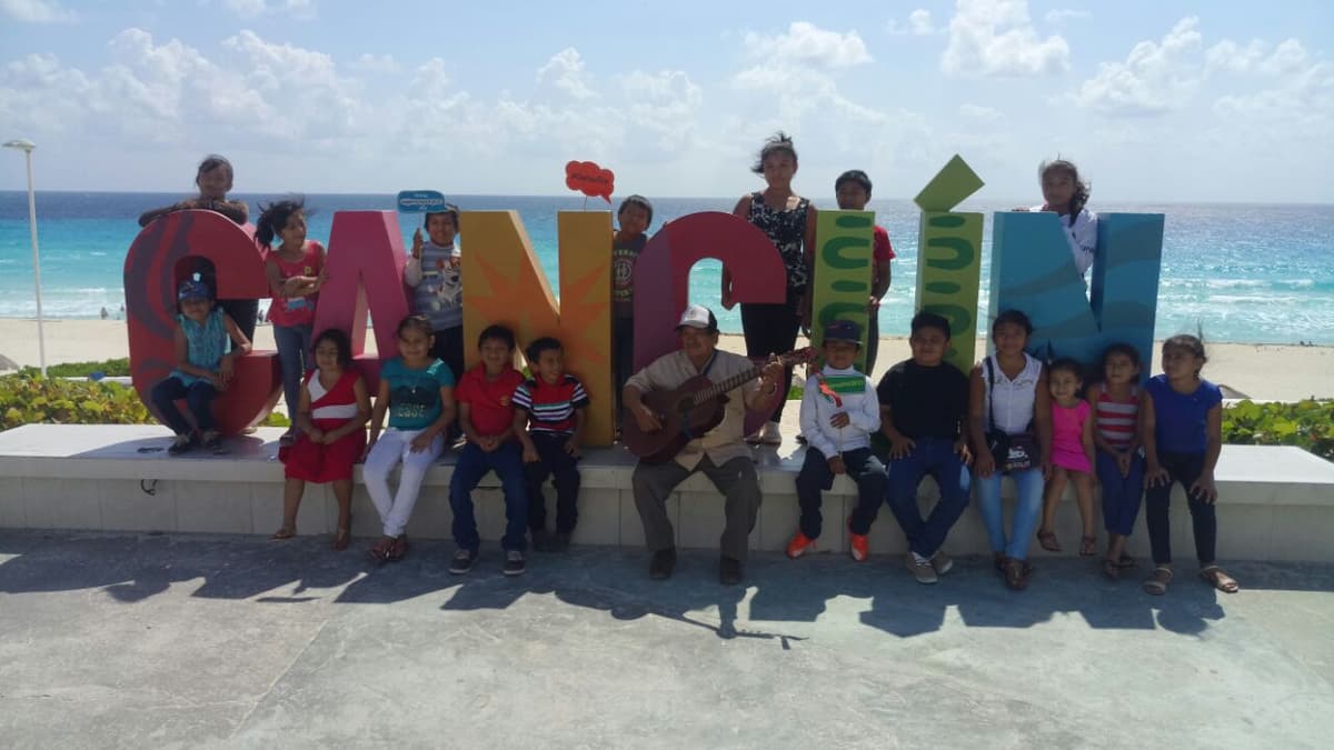 El programa Viajemos por Quintana Roo permite a niños de comunidades mayas viajar a Cancún