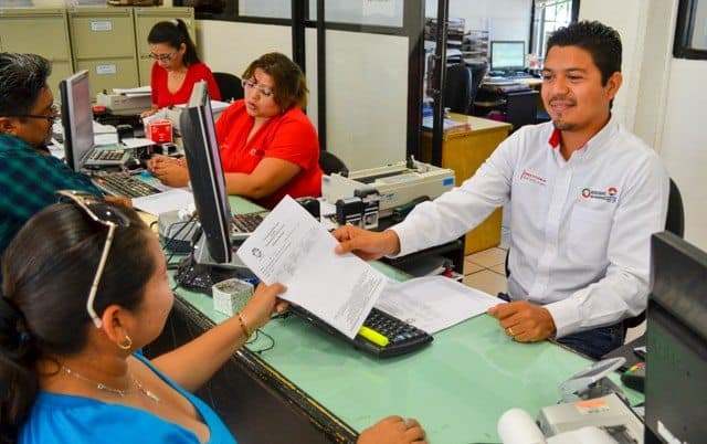 Buscan mejorar atención al público en ventanillas