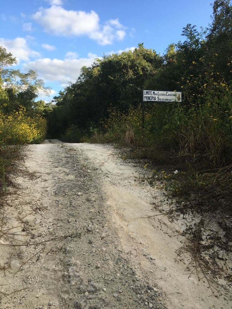 Solicitan pequeños propietarios pavimentación de camino