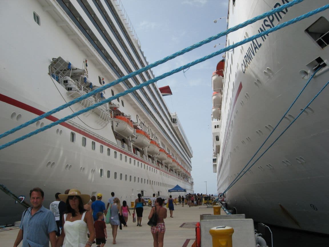 Cruceros en Puerto Morelos genera opiniones divididas y exhibe a "Licha"