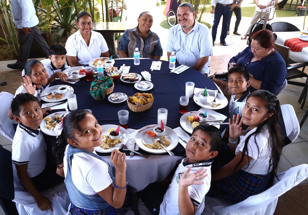 Cristina, cerca de la infancia, en el programa Desayuno con la Presidenta