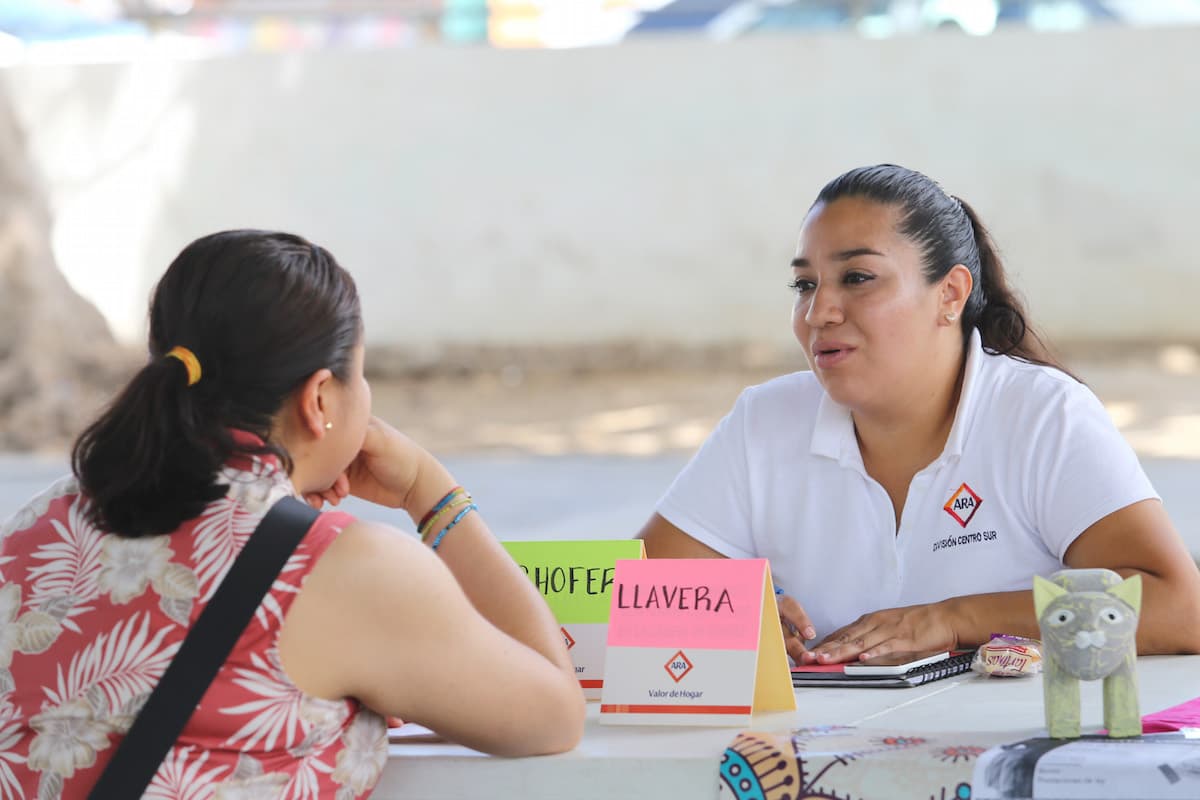 Más de 300 vacantes formales a estudiantes y recién egresados en la Feria de Empleo Juvenil