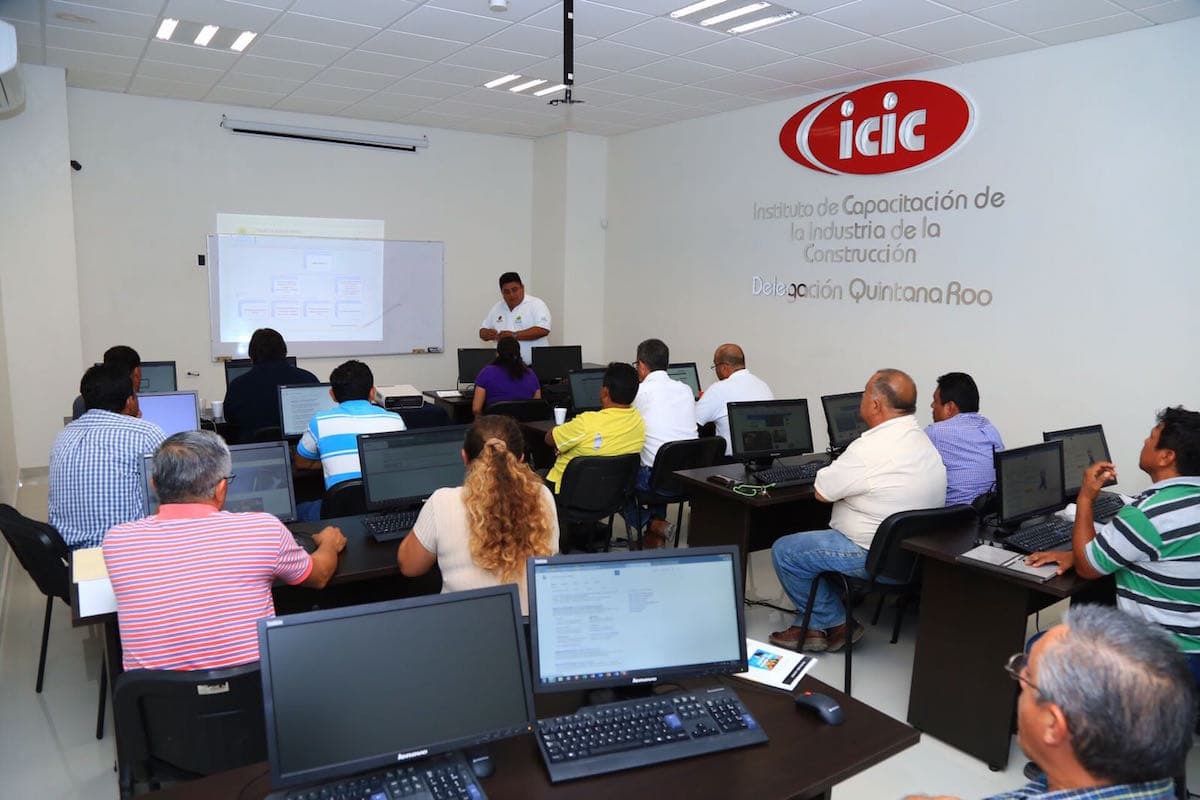 Para el manejo transparente de recursos federales, capacitan a servidores públicos de Solidaridad