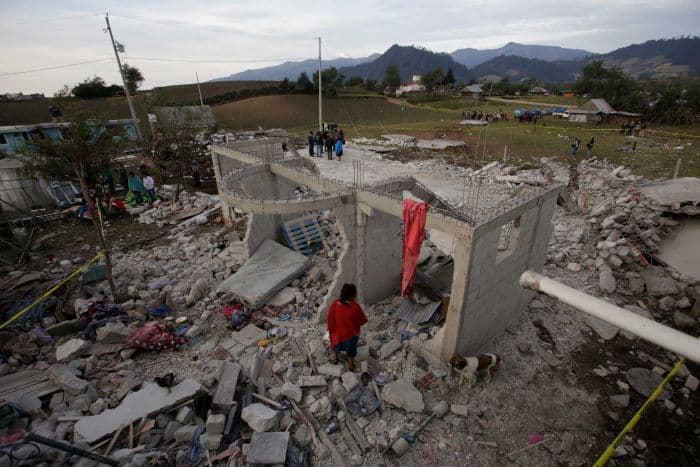 Mueren 14 personas, en su mayoría niños, por explosión de pirotecnia en Chilchotla, Puebla