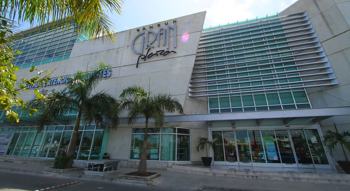 Aparece narcomanta en Gran Plaza Cancún
