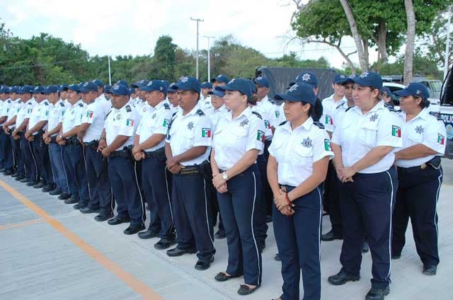 ¡Policía héroe en Chetumal! Salva a niña de morir