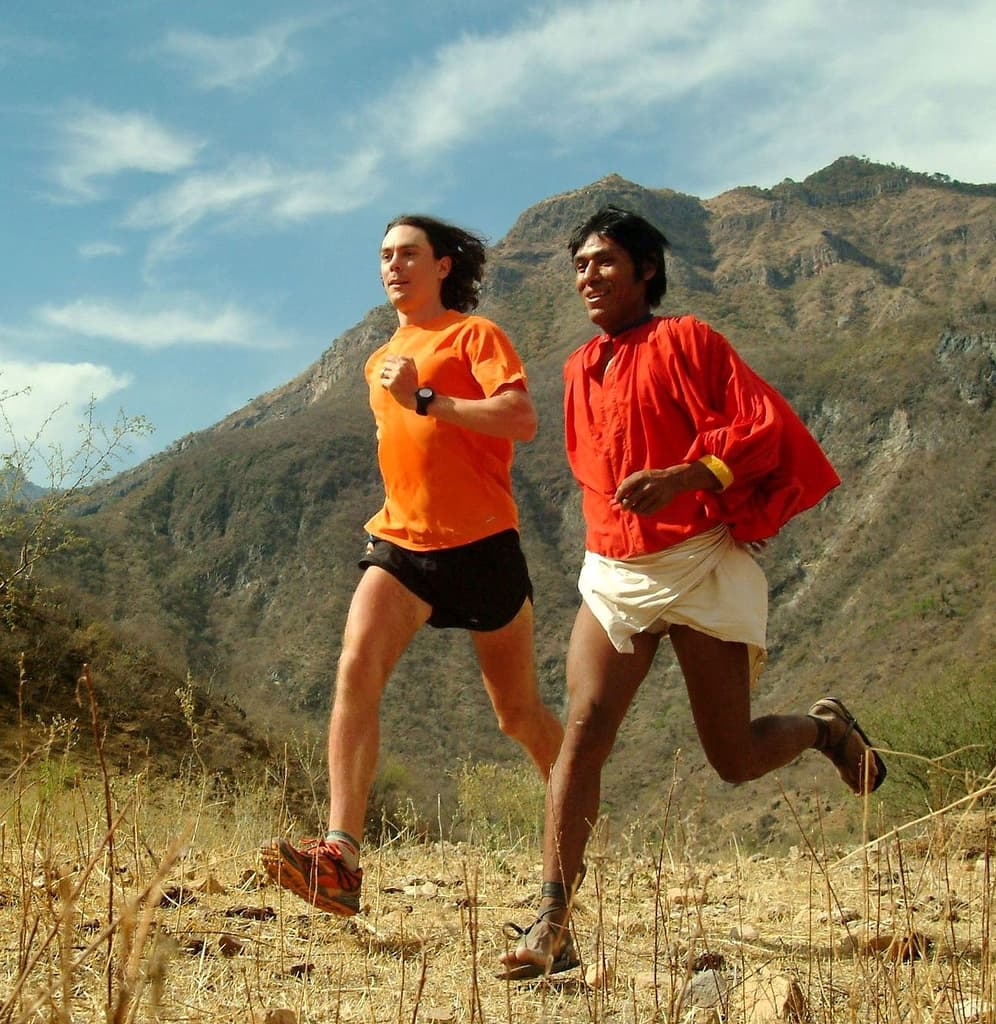 Aplauden en vuelo a corredor raramuri que triunfó en Francia