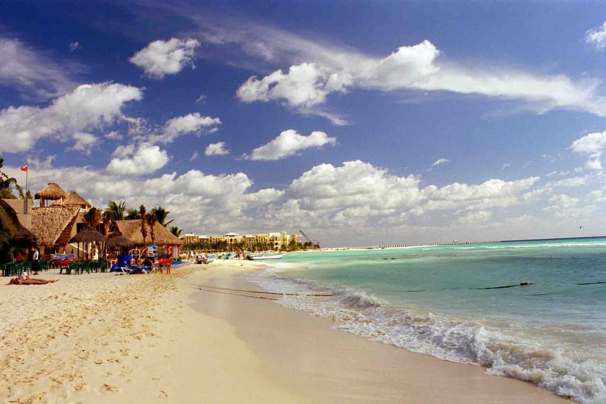 Playa del Carmen estrena letrero en parador turístico