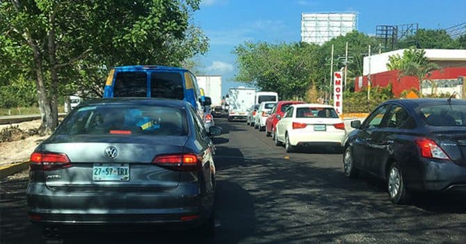 Caos vehicular en Playa del Carmen crece por turismo