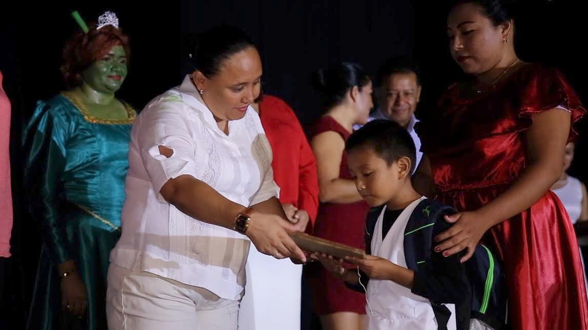 Cristina acude a graduación de niños y niñas del CAM