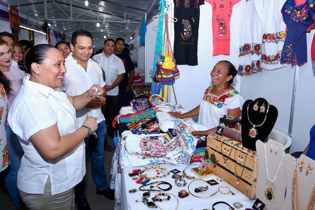 Artistas y artesanos engalanan Feria Playa del Carmen 2017