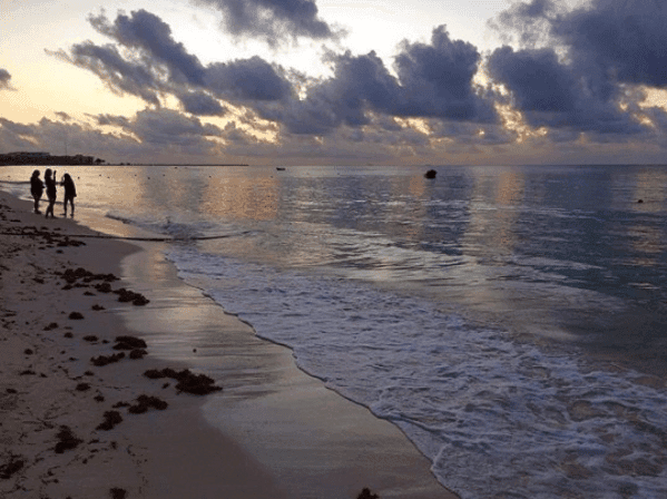 Onda Tropical No. 13 se ubica frente a las costas de Quintana Roo