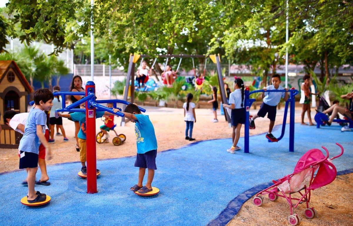 Cristina Torres entrega remodelación del parque de la Colonia Gonzalo Guerrero