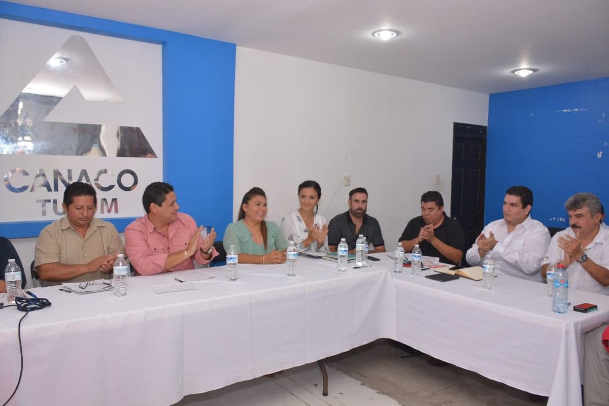 Presentan proyecto de imagen urbana en Comité de Pueblos Mágicos