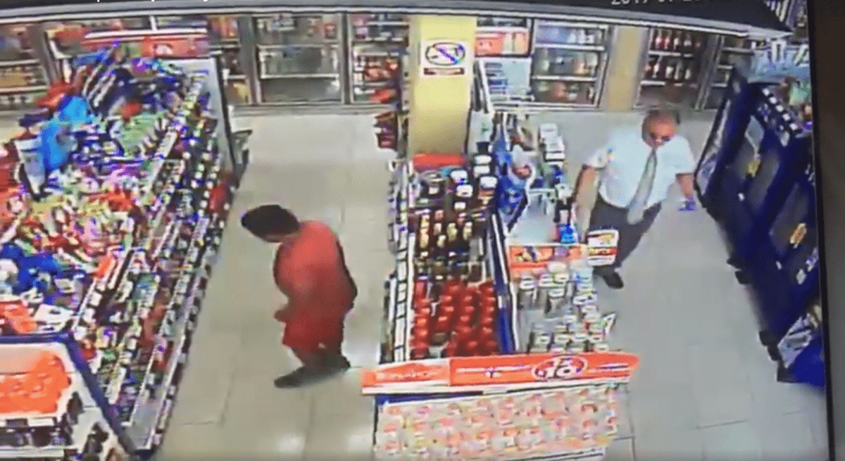 #LordBarritas Trabajador de Grupo Tena se roba unas barritas