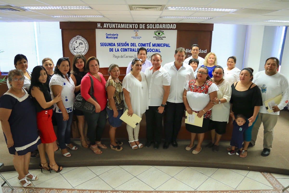 Once contralores vigilan obras y acciones de gobierno