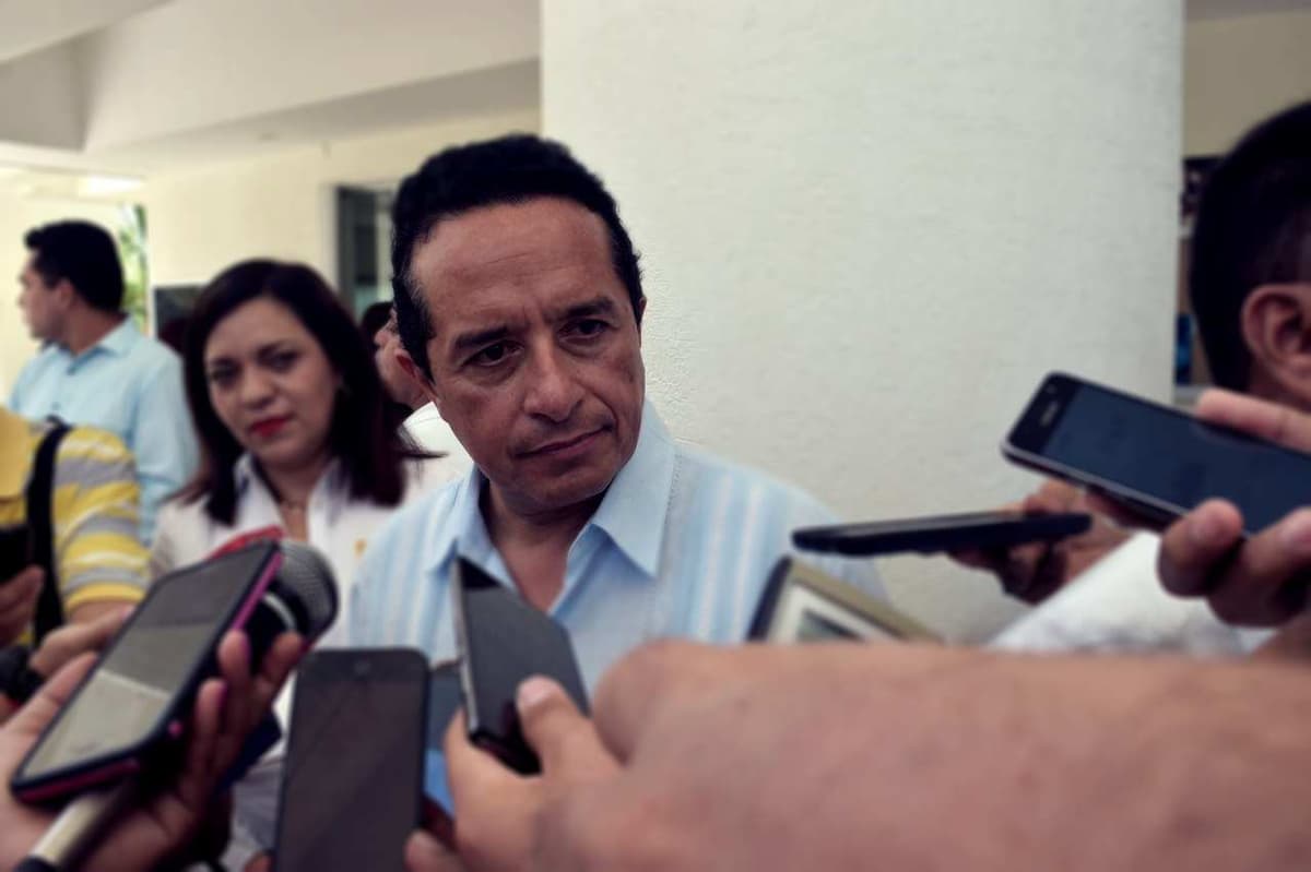 Carlos Joaquín defiende a Manuel Alamilla, desmiente datos de detractores