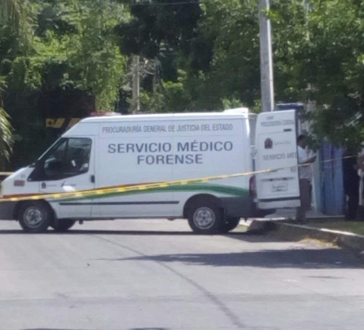 Hallan a velador sin vida debajo de chatarra automotriz