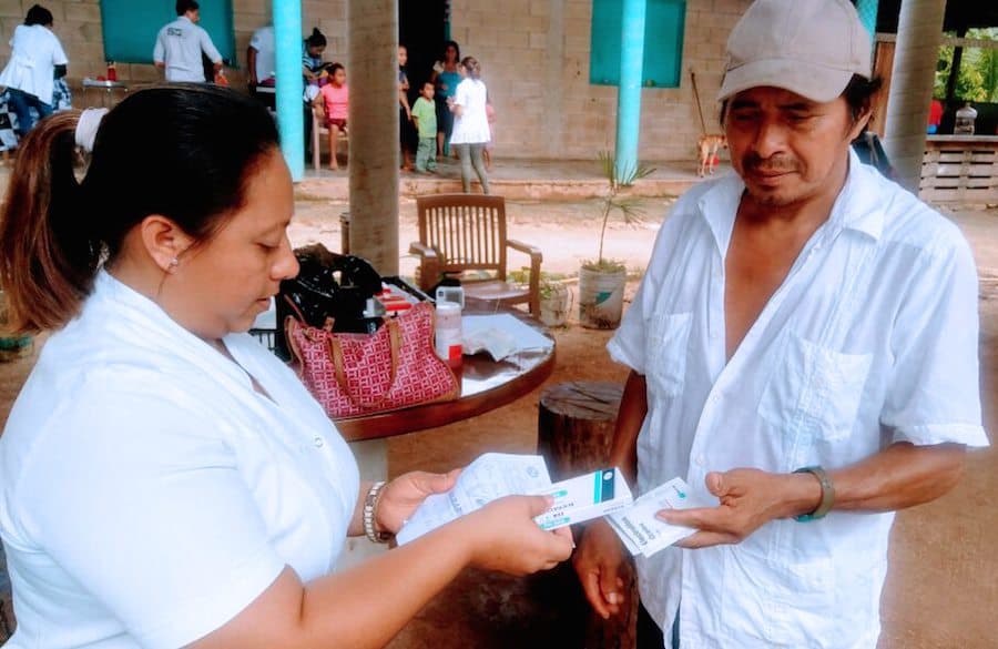 Acerca Gobierno de Solidaridad servicios de salud a comunidades rurales