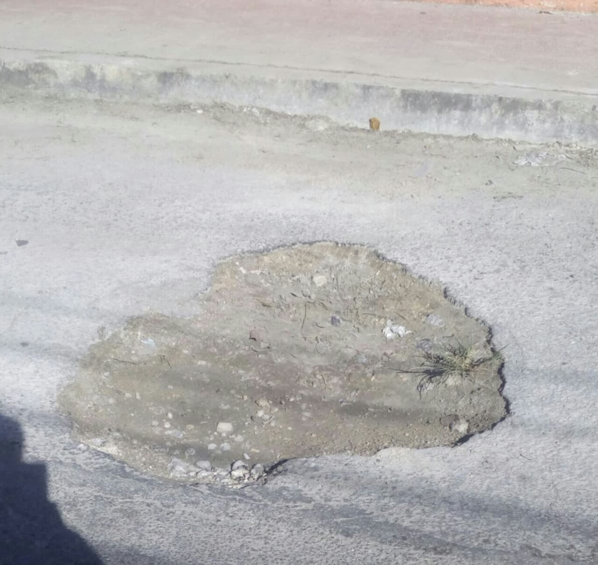 Baches desquician a capitalinos