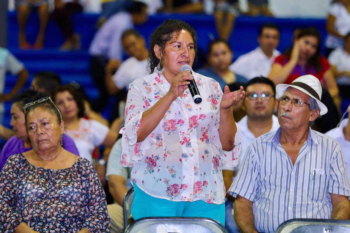 Cristina atiende demandas ciudadanas de vecinos de la Colonia Nicte-Ha