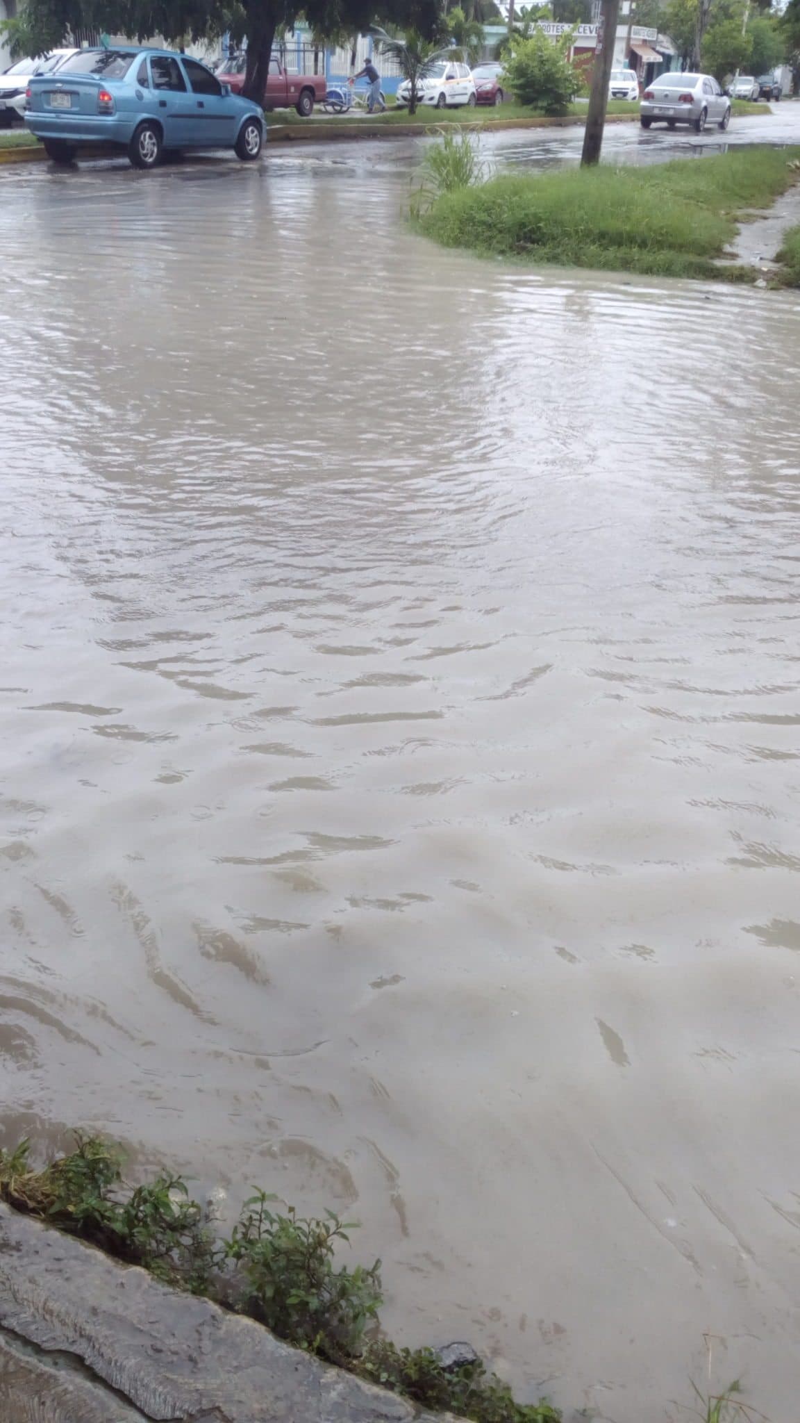 Ineficaz operativo tormenta en la capital del estado; cínica petición a ciudadanos