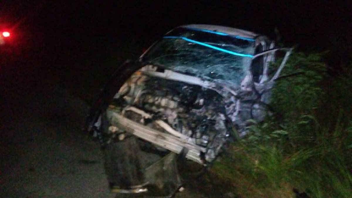 Dos lesionados tras brutal impacto en tramo carretero Bacalar-Miguel Hidalgo