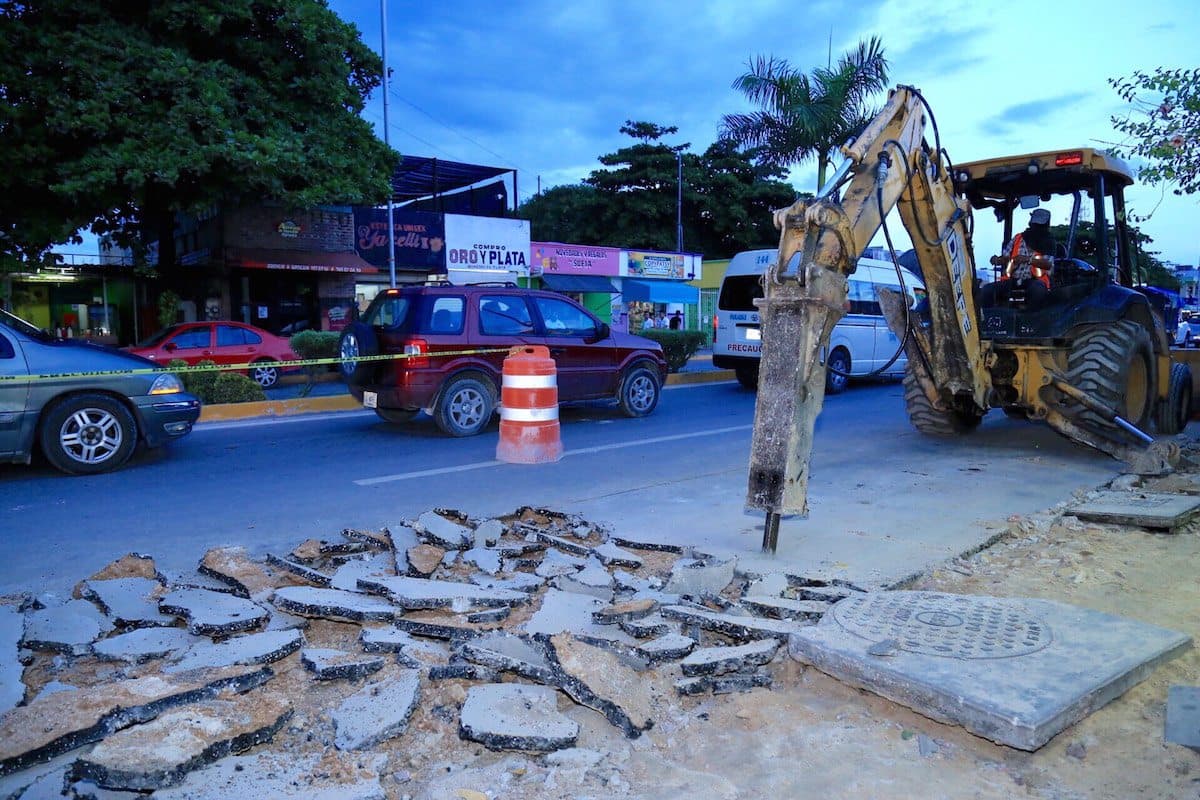 Gobierno de Solidaridad realiza ampliación de banquetas de la Avenida Juárez