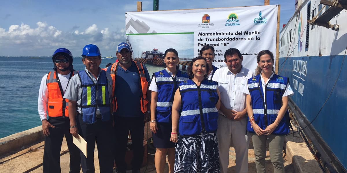 Inicia Apiqroo mantenimiento del muelle de transbordadores de Isla Mujeres