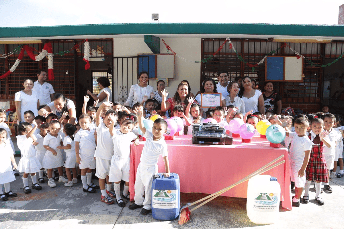A través del programa “Avanzando Juntos en tu Escuela”, se entrega impresora en Chemuyil