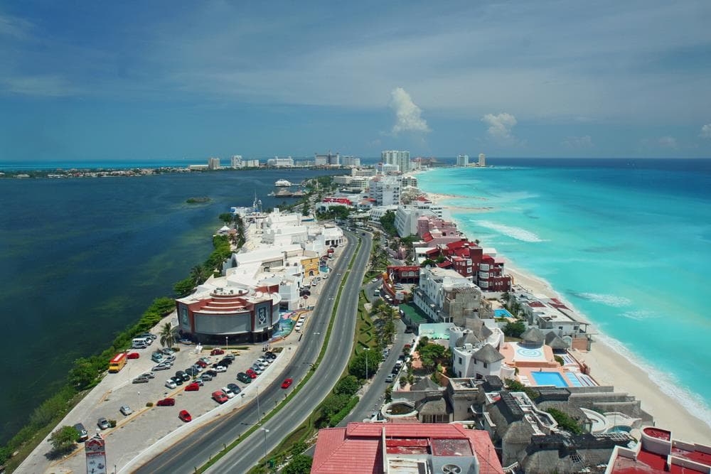 Proyectan tren elevado en zona hotelera de Cancún