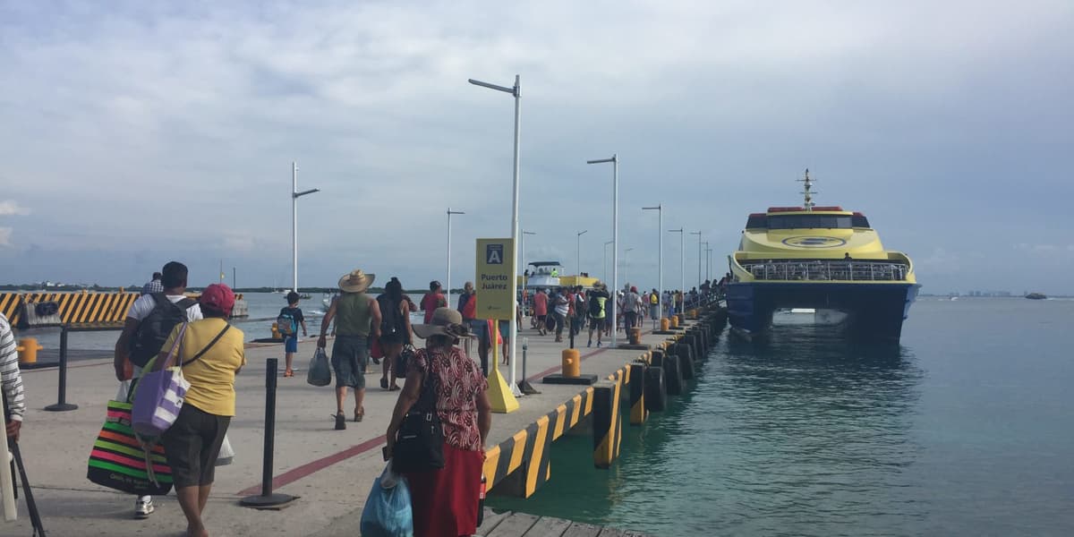 Presenta programa de regularización Apiqroo a empresarios