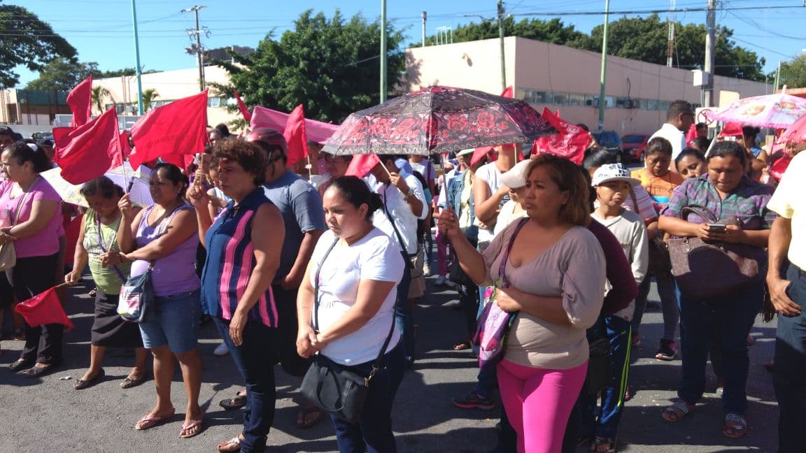  Protestan antorchistas afuera de Sedesol